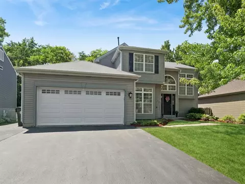 639 Anderson Dr, Lake In The Hills, IL 60156