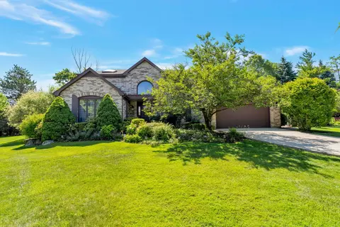 2135 Phillips Dr, Glenview, IL 60026