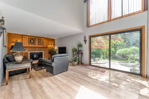 Living - 2135 Phillips Dr, Glenview, IL 60026 photo 1 of 2