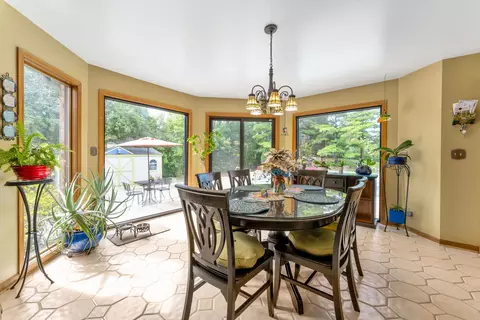 Dining - 2135 Phillips Dr, Glenview, IL 60026 photo 2 of 2