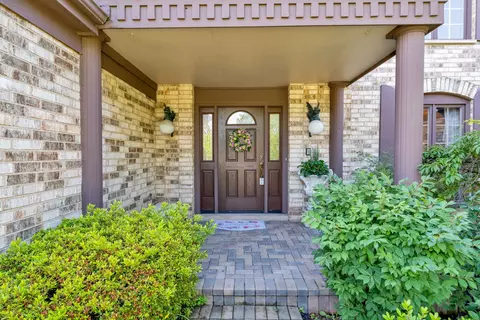 Exterior - 2135 Phillips Dr, Glenview, IL 60026 photo 3 of 8