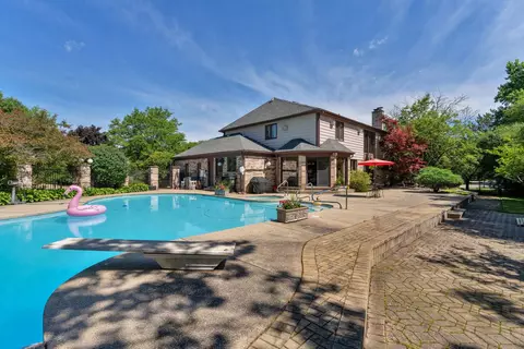 Exterior - 2135 Phillips Dr, Glenview, IL 60026 photo 6 of 8