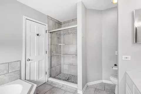 Bath - 532 Rose Ln, Bartlett, IL 60103 photo 4 of 5