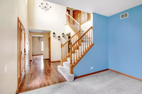 Entry Way - 532 Rose Ln, Bartlett, IL 60103 photo 2 of 2