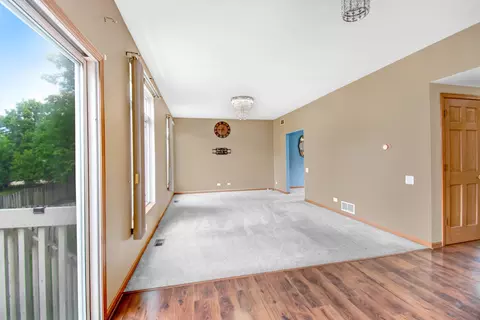 Living - 532 Rose Ln, Bartlett, IL 60103 photo 2 of 5