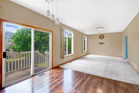 Living - 532 Rose Ln, Bartlett, IL 60103 photo 3 of 5