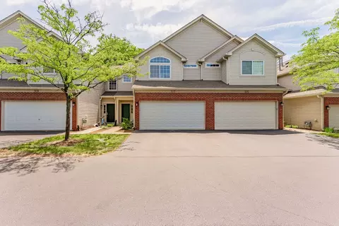 307 Abington Woods Dr, Aurora, IL 60502