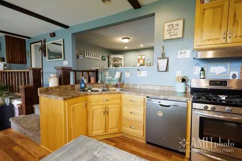 Kitchen - 4468 E 5000n Rd, Bourbonnais, IL 60914 photo 4 of 6