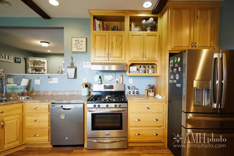 Kitchen - 4468 E 5000n Rd, Bourbonnais, IL 60914 photo 3 of 6