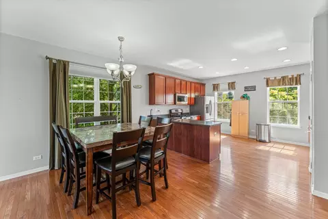 Dining - 758 Lambert Ln #97-6, Bartlett, IL 60103 photo 1 of 2