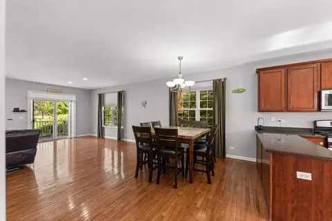 Dining - 758 Lambert Ln #97-6, Bartlett, IL 60103 photo 2 of 2