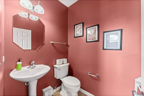 Bath - 758 Lambert Ln #97-6, Bartlett, IL 60103 photo 1 of 5