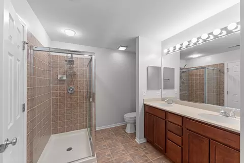 Bath - 758 Lambert Ln #97-6, Bartlett, IL 60103 photo 3 of 5