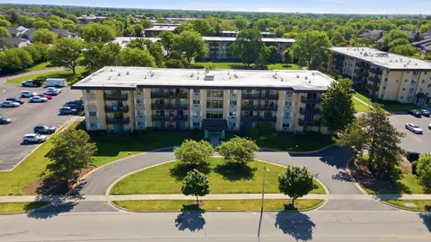 2218 S Goebbert Rd #496, Arlington Heights, IL 60005