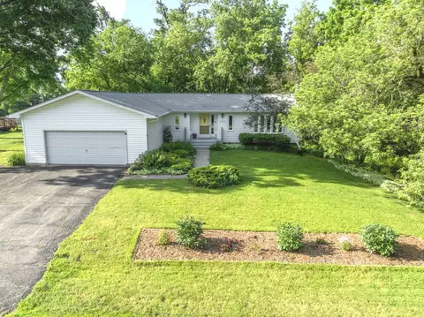 7605 Ash Dr, Wonder Lake, IL 60097