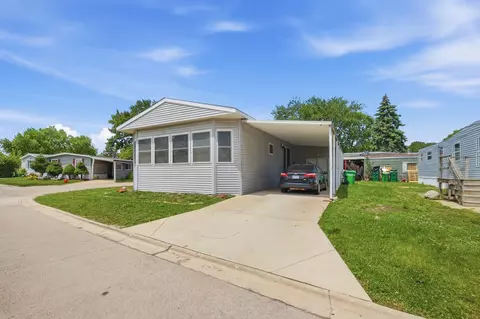 165 Hansom Dr, Wheeling, IL 60090 photo 2