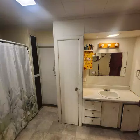 Bath - 620 E Noleman St, Centralia, IL 62801 photo 1 of 1