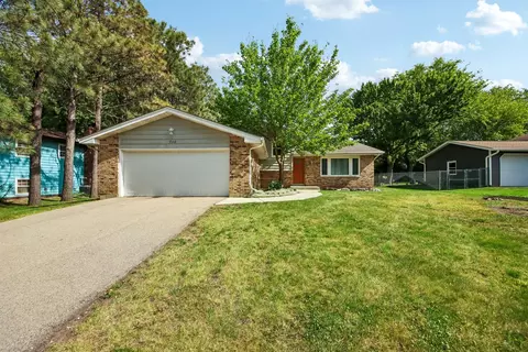 710 Chelsea Dr, Algonquin, IL 60102