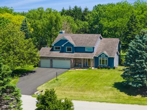 8814 Galleria Ct, Spring Grove, IL 60081