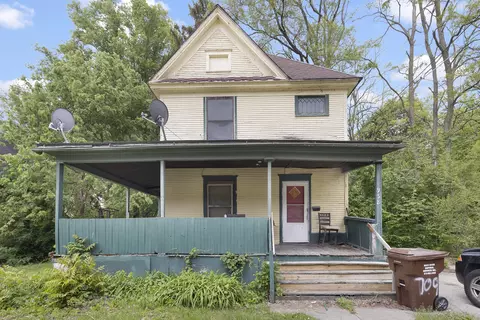 938 Woodlawn Ave, Rockford, IL 61103