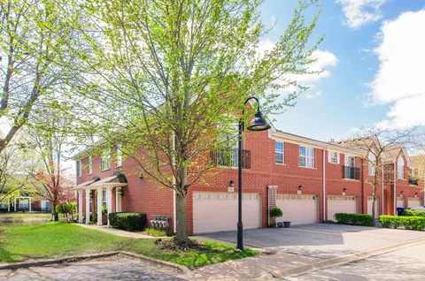 985 Enfield Dr, Northbrook, IL 60062