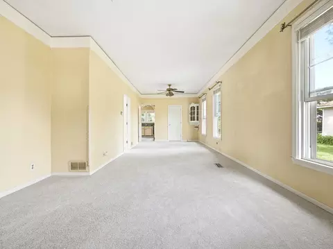 Living - 570 Addison St, Elgin, IL 60120 photo 2 of 3