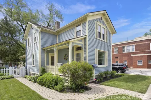 229 Center St, Naperville, IL 60540