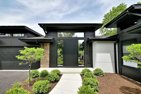 3460 Whirlaway Dr, Northbrook, IL 60062