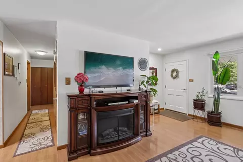 Entry Way - 1450 Jefferson Rd, Hoffman Estates, IL 60169 photo 1 of 2