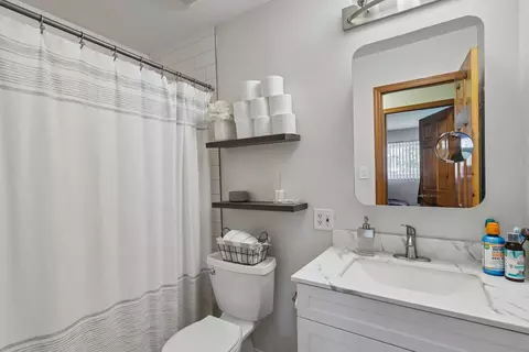 Bath - 1450 Jefferson Rd, Hoffman Estates, IL 60169 photo 2 of 2