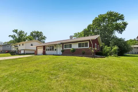 Exterior - 1450 Jefferson Rd, Hoffman Estates, IL 60169 photo 2 of 8