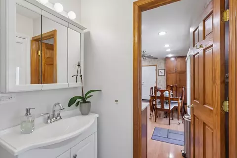 Bath - 1450 Jefferson Rd, Hoffman Estates, IL 60169 photo 1 of 2