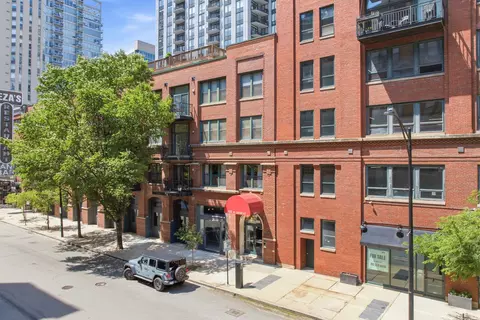 420 W Ontario St #304, Chicago, IL 60654