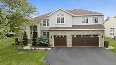 2210 Fieldcrest Dr, Mundelein, IL 60060