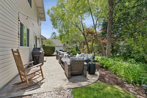 Exterior - 303 Balmoral Dr, Bartlett, IL 60103 photo 2 of 4