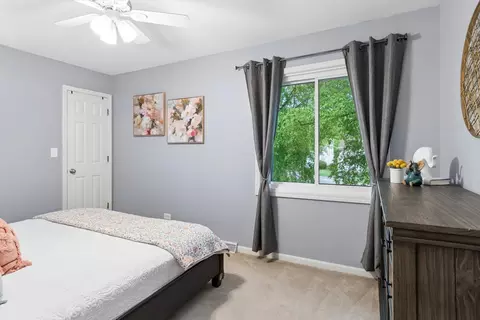 Bedroom - 303 Balmoral Dr, Bartlett, IL 60103 photo 3 of 6