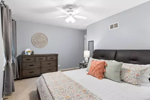 Bedroom - 303 Balmoral Dr, Bartlett, IL 60103 photo 4 of 6