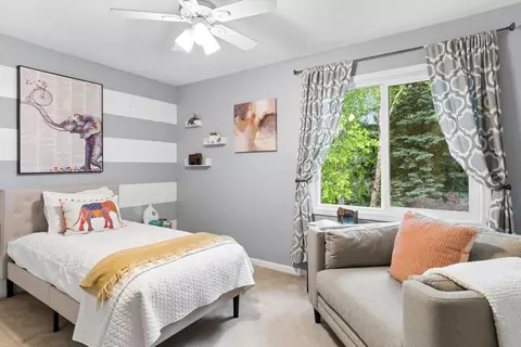 Bedroom - 303 Balmoral Dr, Bartlett, IL 60103 photo 5 of 6