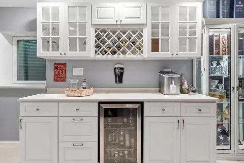 Kitchen - 303 Balmoral Dr, Bartlett, IL 60103 photo 4 of 4