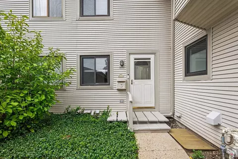 541 Verde Dr, Schaumburg, IL 60173