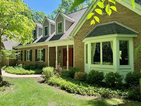 37 W305 Crane Rd, Saint Charles, IL 60175