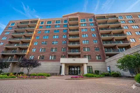 770 Pearson St #2-511, Des Plaines, IL 60016