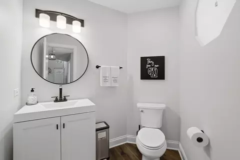 Bath - 990 Sweetflower Dr, Hoffman Estates, IL 60169 photo 1 of 5