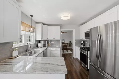 Kitchen - 990 Sweetflower Dr, Hoffman Estates, IL 60169 photo 1 of 3