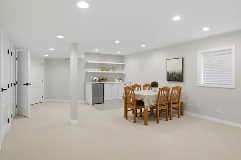 Dining - 990 Sweetflower Dr, Hoffman Estates, IL 60169 photo 5 of 5