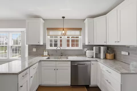 Kitchen - 990 Sweetflower Dr, Hoffman Estates, IL 60169 photo 2 of 3