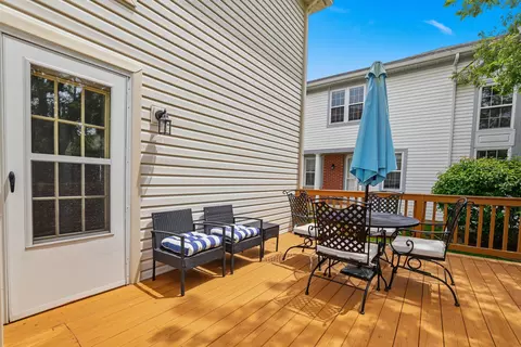 Exterior - 990 Sweetflower Dr, Hoffman Estates, IL 60169 photo 3 of 6
