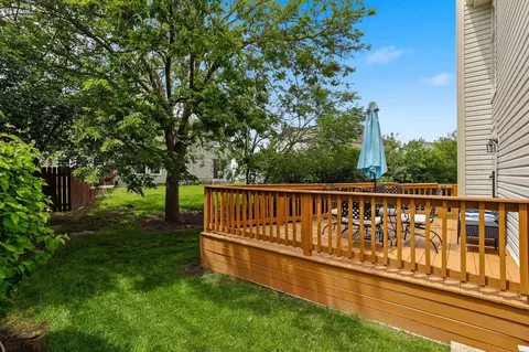 Exterior - 990 Sweetflower Dr, Hoffman Estates, IL 60169 photo 5 of 6