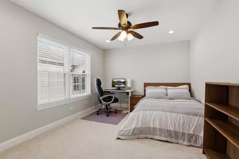 Bedroom - 990 Sweetflower Dr, Hoffman Estates, IL 60169 photo 3 of 3