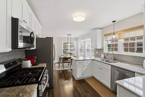 Kitchen - 990 Sweetflower Dr, Hoffman Estates, IL 60169 photo 3 of 3
